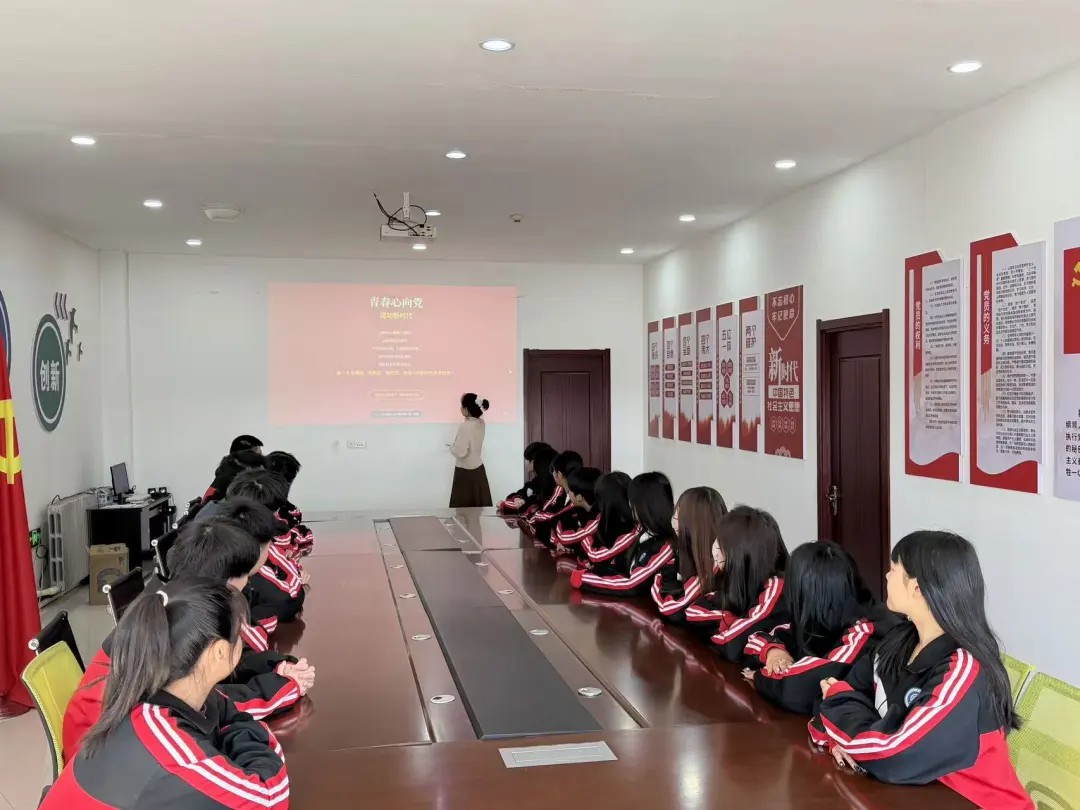 我校组织开展“英雄永不落幕  青春勇担使命”主题团课