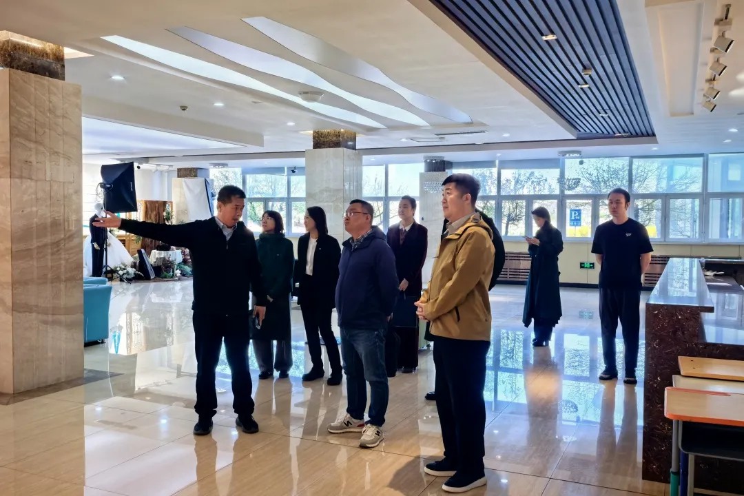 市政协课题组到我校参观调研